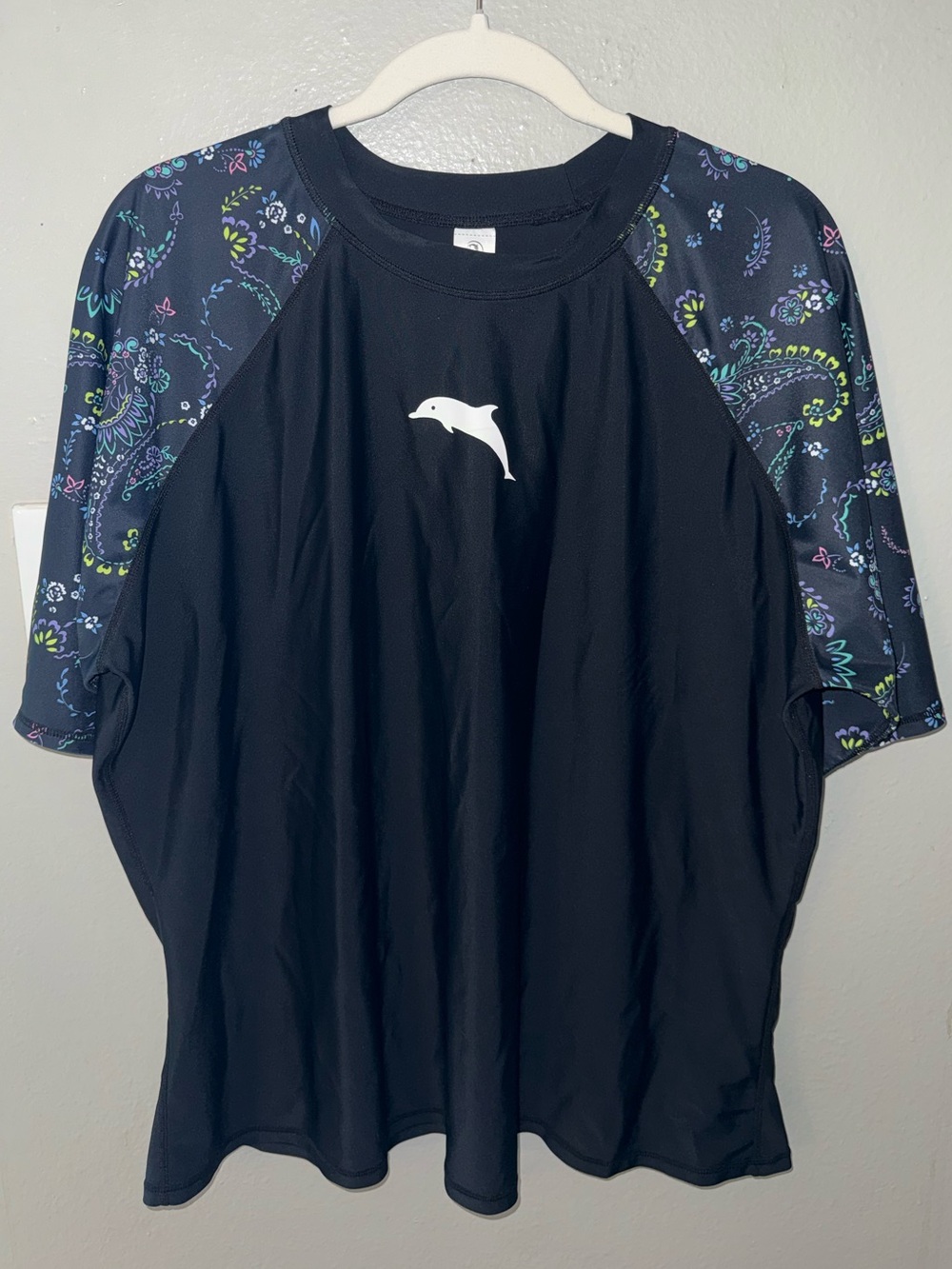 2X Black Swim Rash Guard Top with Printed Raglan Sleeves